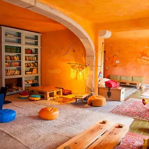 Almaa Hostel